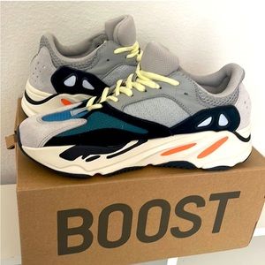 Yeezy boost 700